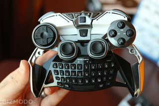 Illustration for article titled Mad Catz ha diseñado la mayor locura de mando y ratón para videojuegos